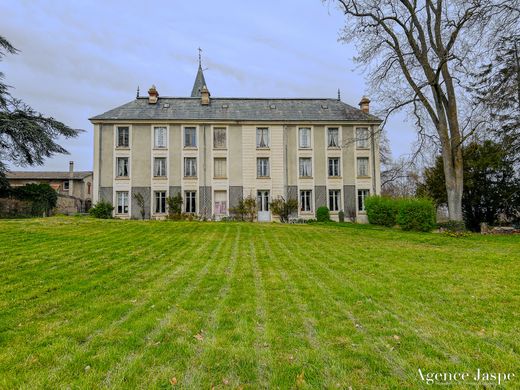 Château à Sury-le-Comtal, Loire