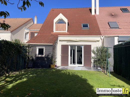 Luxus-Haus in Montigny-le-Bretonneux, Yvelines