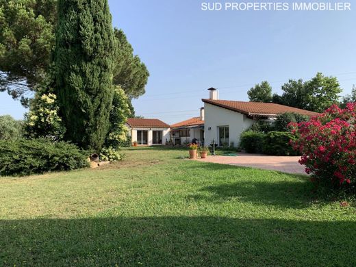 豪宅  Saint-Estève, Pyrénées-Orientales