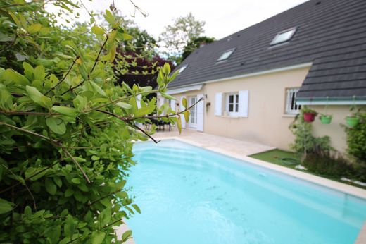 Casa di lusso a Saint-Denis-en-Val, Loiret