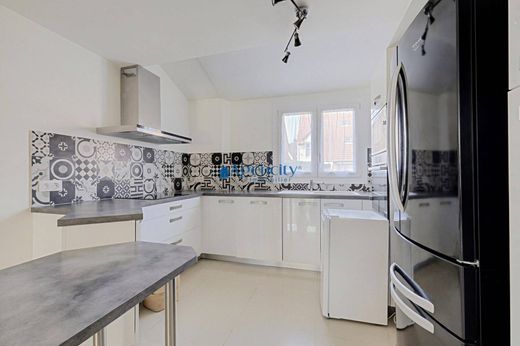 Luxus-Haus in Noisy-le-Grand, Seine-Saint-Denis