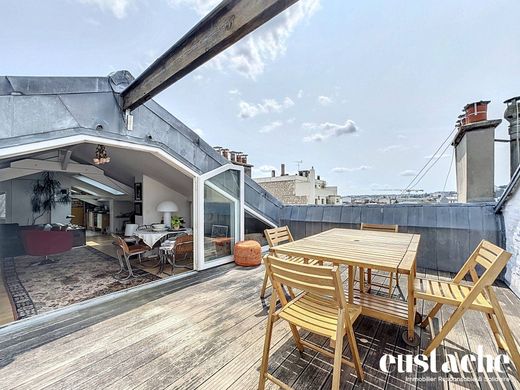 Apartment / Etagenwohnung in Puteaux, Hauts-de-Seine