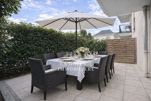 Apartment in Puteaux, Hauts-de-Seine
