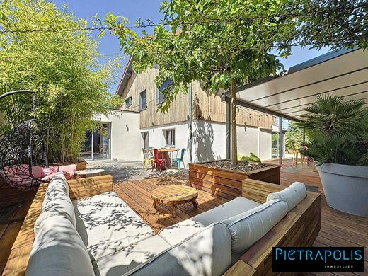 Luxe woning in Chaponost, Rhône