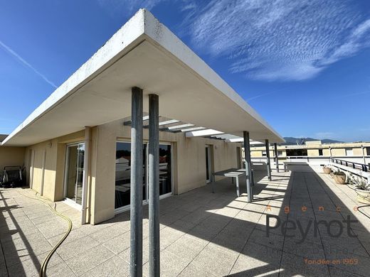 Argeles, Pyrénées-Orientalesのアパートメント