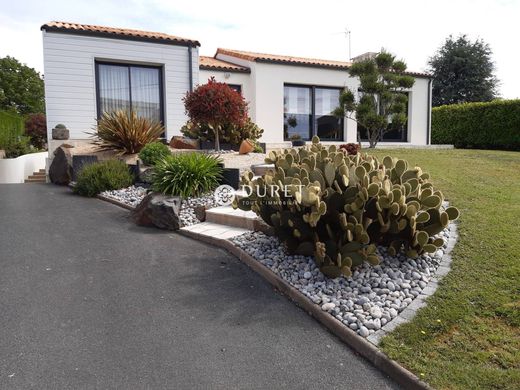 Luxe woning in Montaigu, Vendée