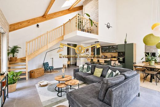 Apartment / Etagenwohnung in Gilly-sur-Isère, Savoy