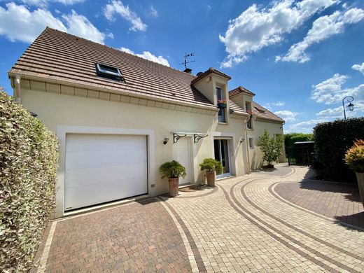 Luxe woning in Villeneuve-le-Comte, Seine-et-Marne