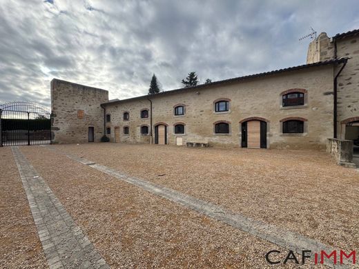 Casa di lusso a Saint-Laurent-d'Agny, Rhône