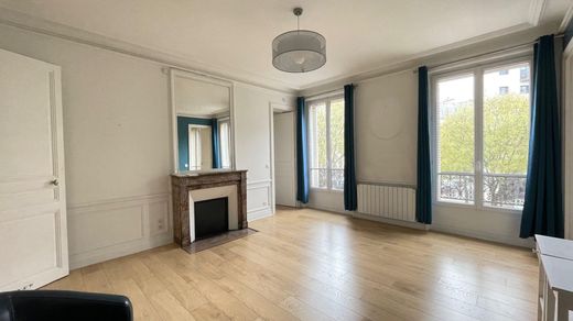 Apartment in Buttes-Chaumont, Villette, Bas Belleville, Paris