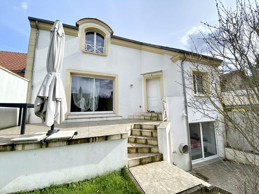 Casa di lusso a Champigny-sur-Marne, Val-de-Marne