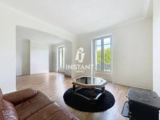 Apartment in Saint-Maurice, Val-de-Marne