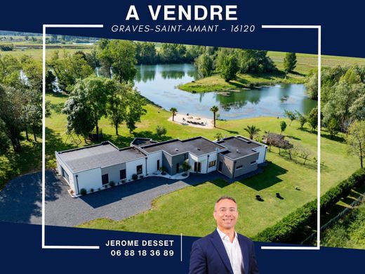 Luxury home in Graves-Saint-Amant, Charente