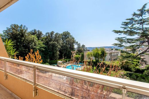 Apartment / Etagenwohnung in Nizza, Alpes-Maritimes