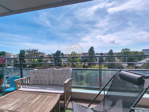 Apartament w Saint-Maur-des-Fossés, Val-de-Marne