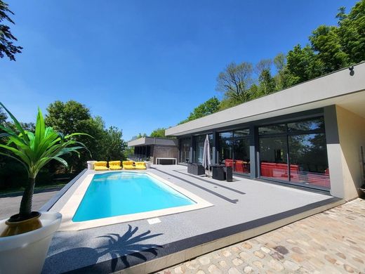 Luxe woning in Montivilliers, Seine-Maritime