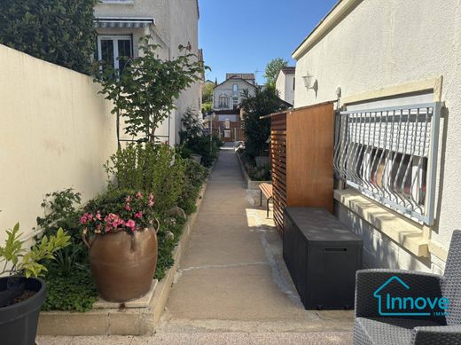 Luxury home in Viroflay, Yvelines