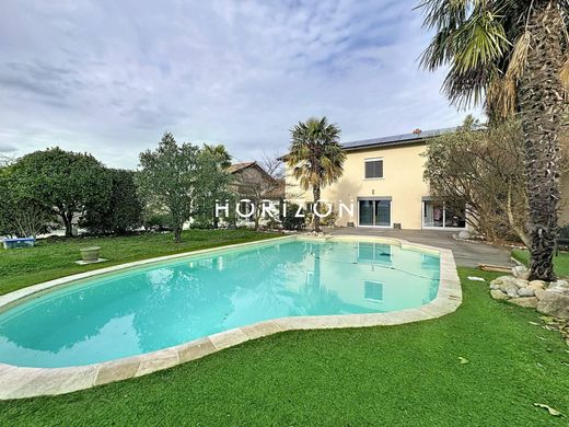 Romanèche-Thorins, Saône-et-Loireの高級住宅