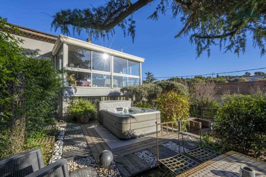 منزل ﻓﻲ Nîmes, Gard