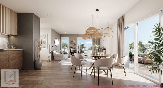 Apartment / Etagenwohnung in Nizza, Alpes-Maritimes