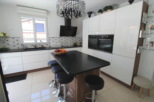 Casa di lusso a Saint-Palais-sur-Mer, Charente-Maritime