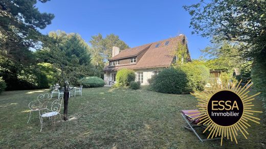 Πολυτελή κατοικία σε Saint-Nom-la-Bretêche, Yvelines