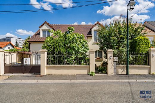 Luxury home in Les Clayes-sous-Bois, Yvelines
