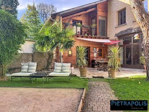 Casa di lusso a Saint-Germain-au-Mont-d'Or, Rhône