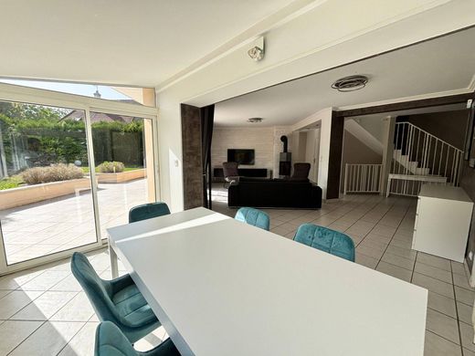 ‏בתי יוקרה ב  Hauteville-lès-Dijon, Cote d'Or