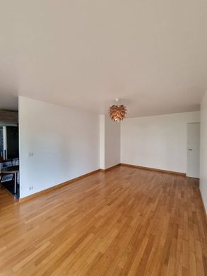 Apartment / Etagenwohnung in Issy-les-Moulineaux, Hauts-de-Seine