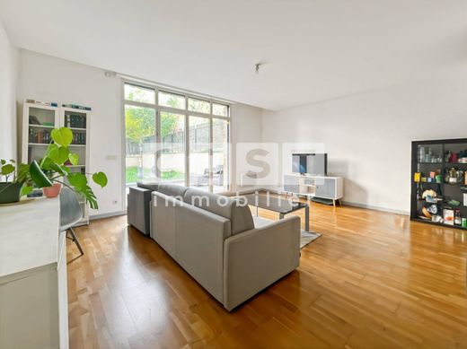 Apartment / Etagenwohnung in Gennevilliers, Hauts-de-Seine
