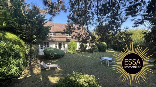 Luxury home in Chavenay, Yvelines