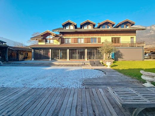 Luxus-Haus in Thyez, Haute-Savoie