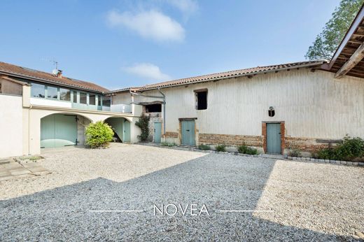 Luxury home in Monthieux, Ain