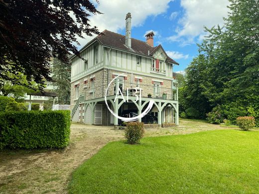 Maison de luxe à Bagnoles-de-l'Orne, Orne