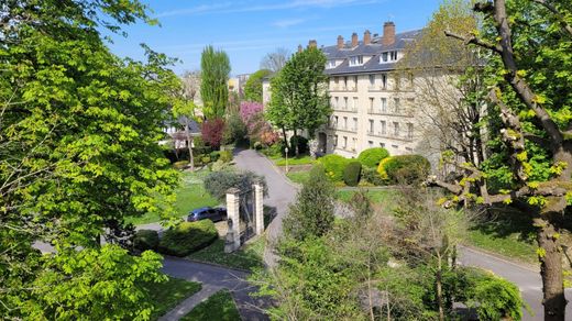 Apartament w Rueil-Malmaison, Hauts-de-Seine