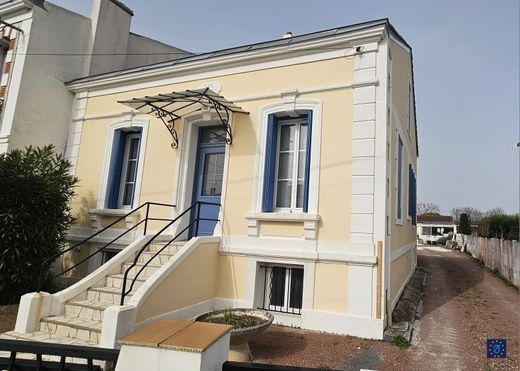 Luxury home in Saint-Georges-de-Didonne, Charente-Maritime