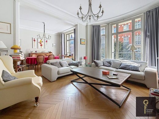 Apartment in La Madeleine, North