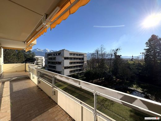 Apartment / Etagenwohnung in Meylan, Isère