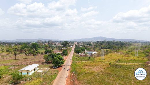 Land in Yamoussoukro, Lacs