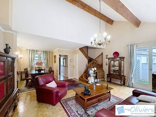 ‏בתי יוקרה ב  Voisins-le-Bretonneux, Yvelines