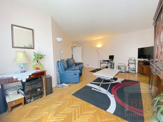 Apartment / Etagenwohnung in Châtillon, Hauts-de-Seine