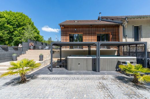 Luxury home in Montgeroult, Val d'Oise