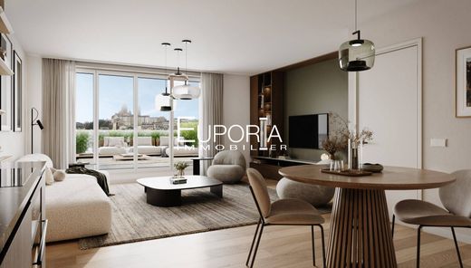 Apartment in Montmartre, Abbesses, Grandes-Carrières, Paris