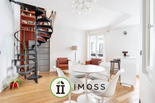 Apartment in Montmartre, Abbesses, Grandes-Carrières, Paris