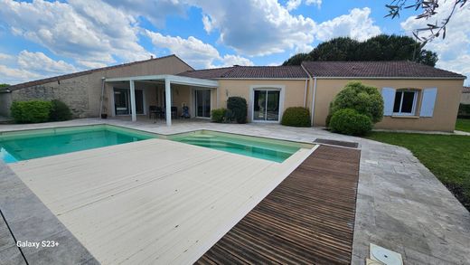 Casa di lusso a Magné, Deux-Sèvres