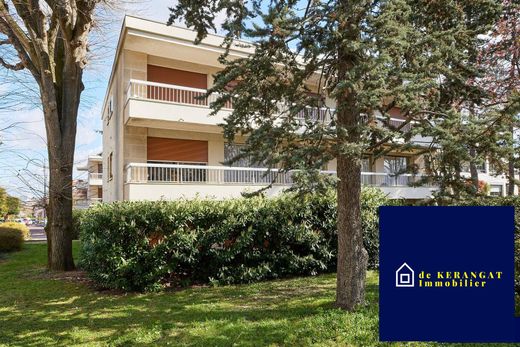 Apartment / Etagenwohnung in Sceaux, Hauts-de-Seine