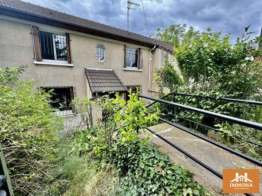 Casa de lujo en Pierrefitte-sur-Seine, Sena Saint Denis