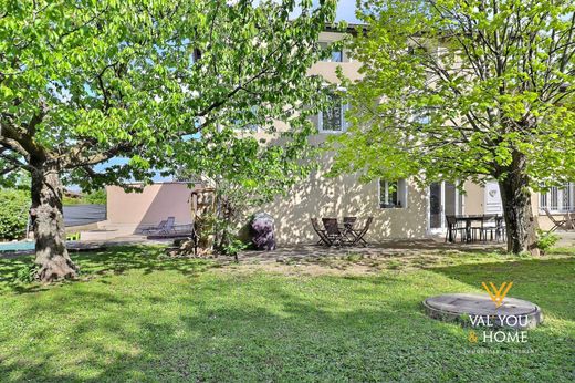 Appartement in Saint-Genis-Laval, Rhône