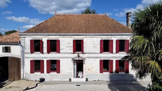 Wohnkomplexe in Saint-Martial-sur-Né, Charente-Maritime